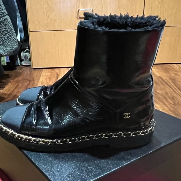 Chanel shearling lined chain boots size 37 - Picture 5 of 12
